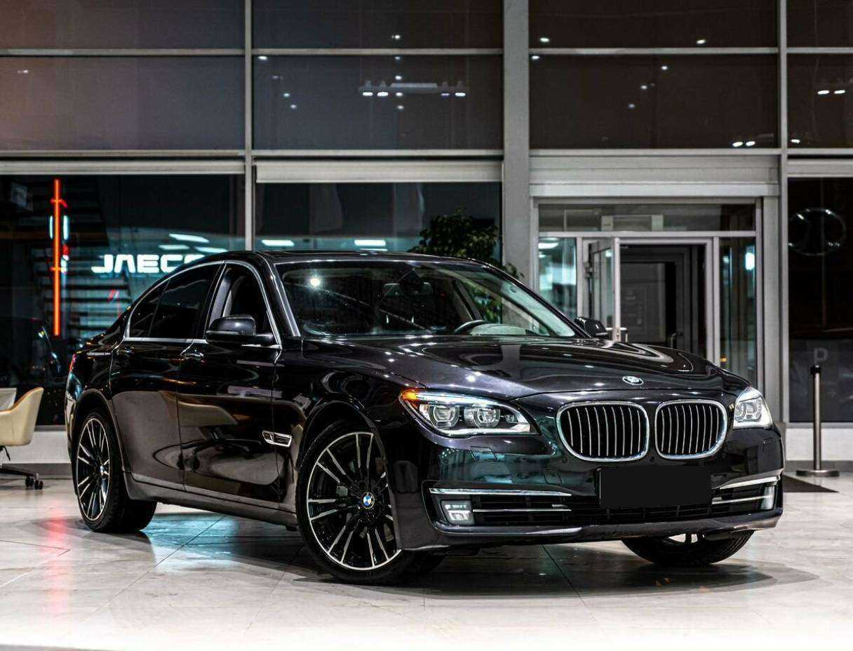 BMW 7 серии 2013 года с пробегом. Фото: #1