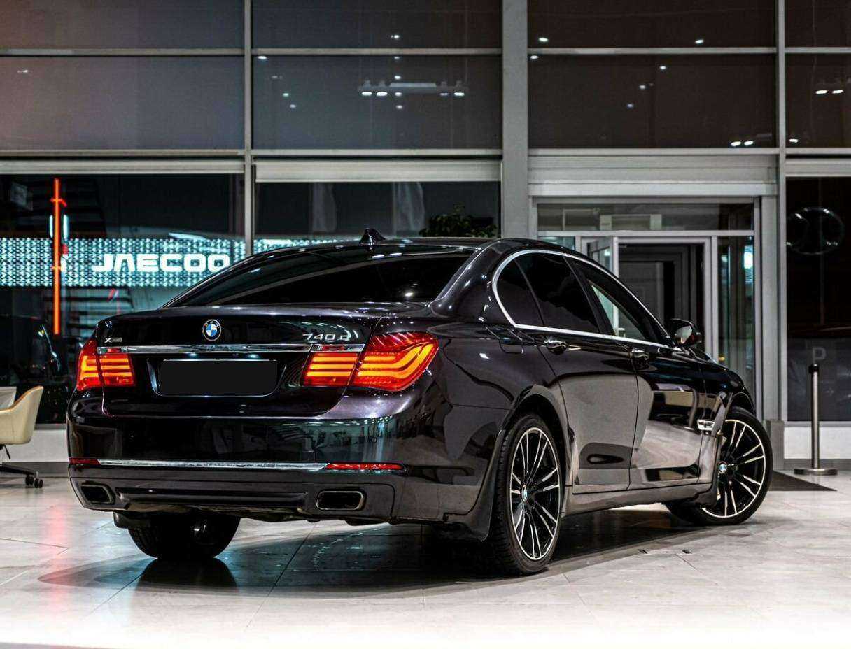 BMW 7 серии 2013 года с пробегом. Фото: #2