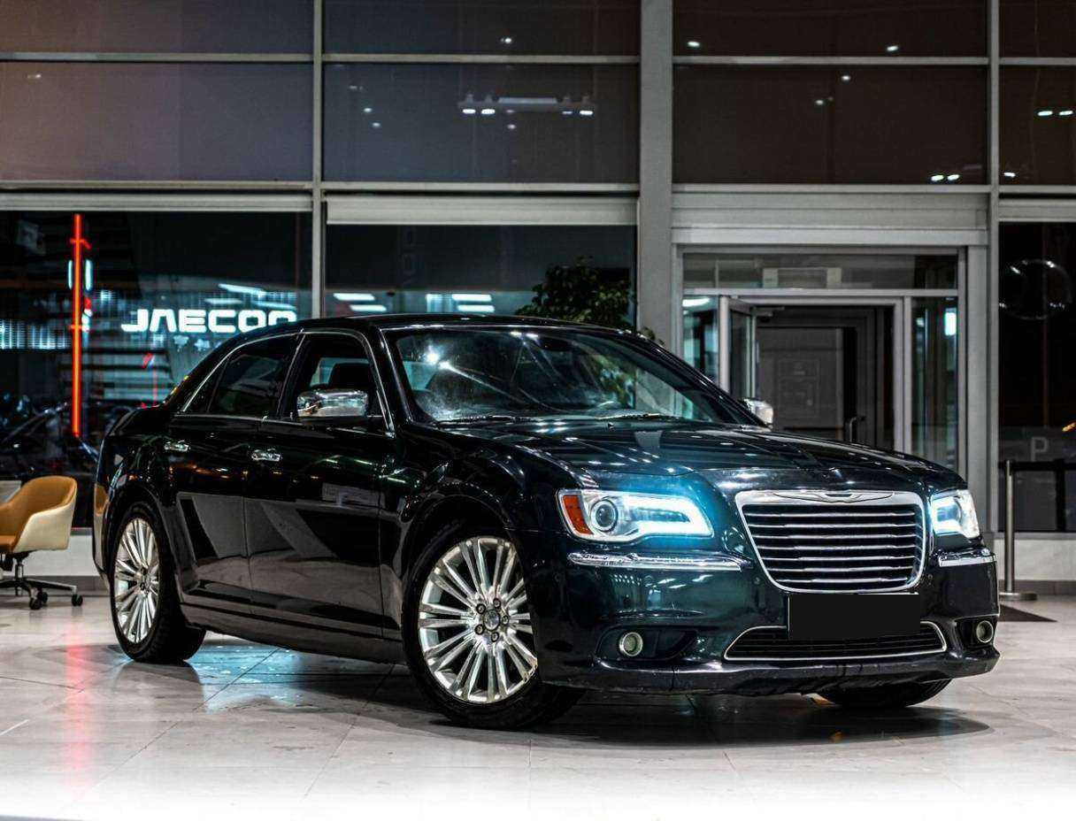 Chrysler 300C 2012 года с пробегом. Фото: #1
