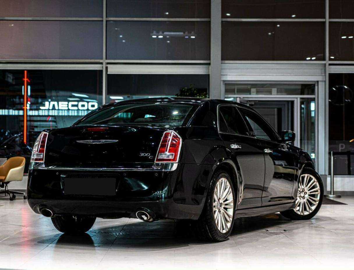 Chrysler 300C 2012 года с пробегом. Фото: #2