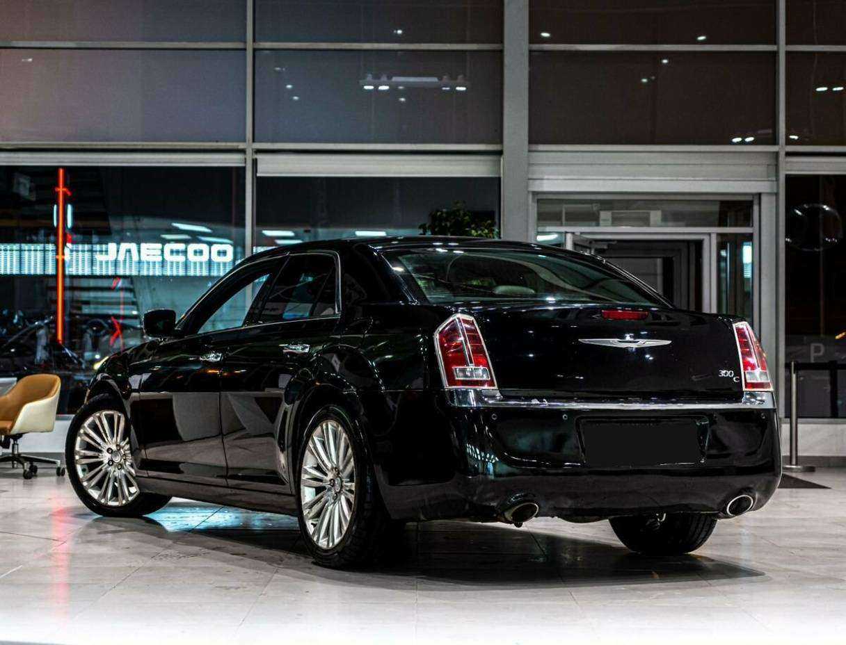 Chrysler 300C 2012 года с пробегом. Фото: #3