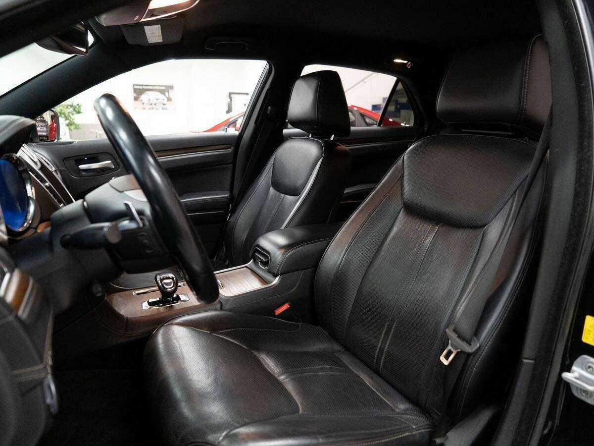 Chrysler 300C 2012 года с пробегом. Фото: #5