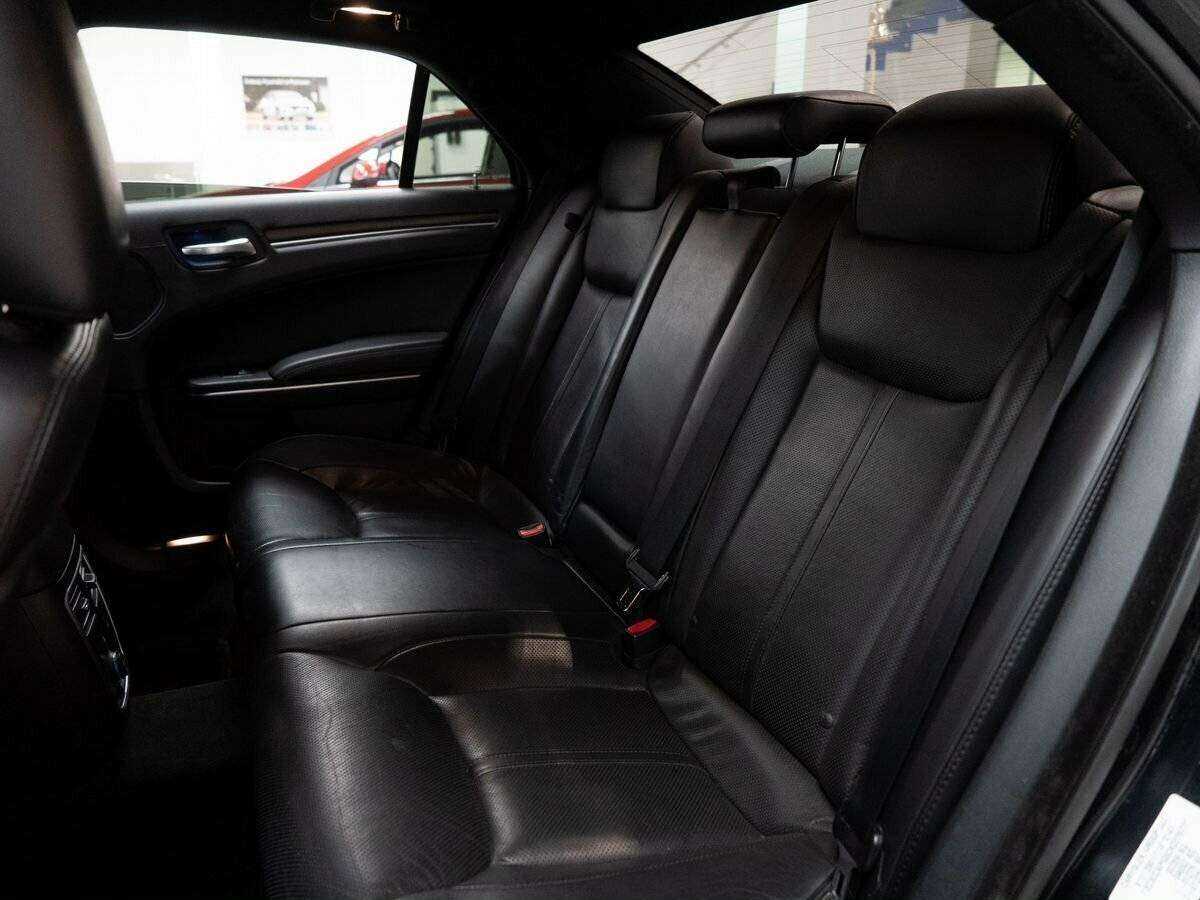 Chrysler 300C 2012 года с пробегом. Фото: #6