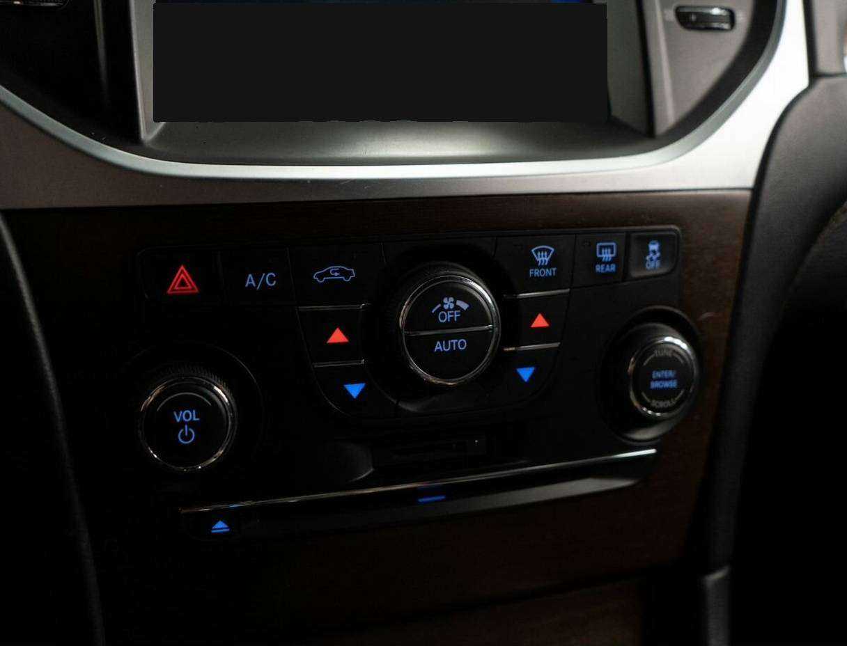 Chrysler 300C 2012 года с пробегом. Фото: #12