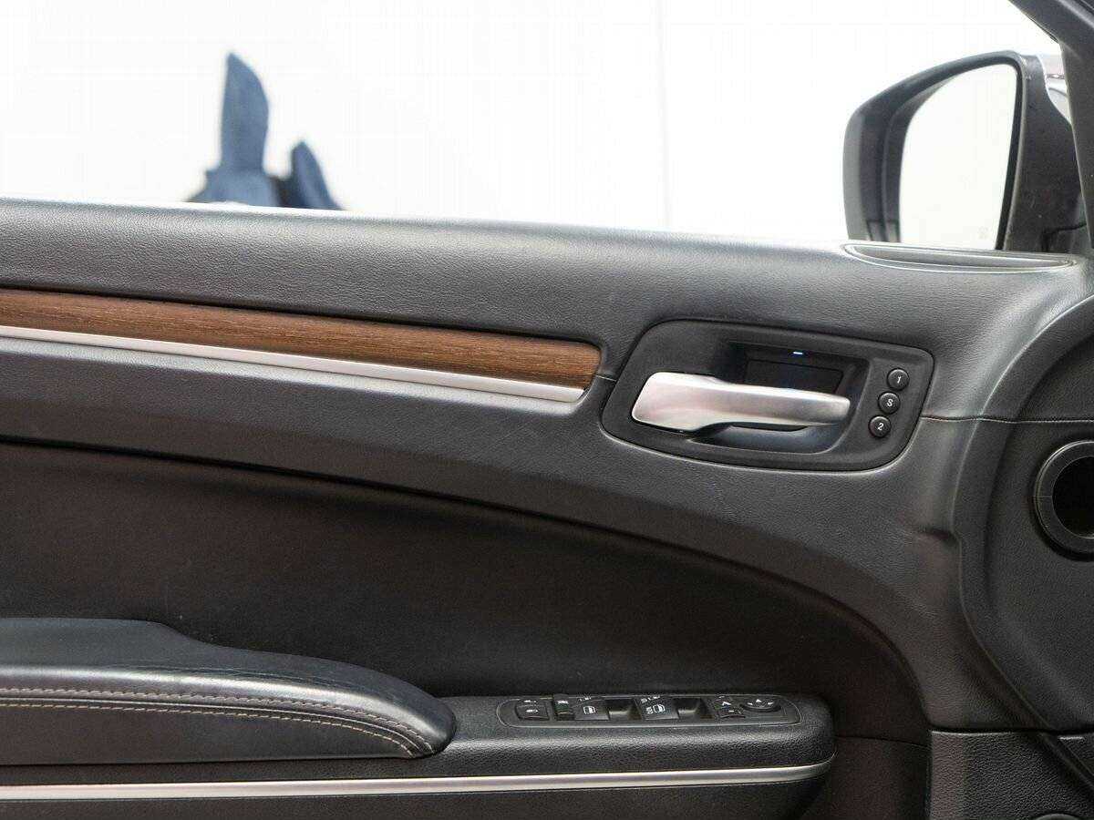 Chrysler 300C 2012 года с пробегом. Фото: #14