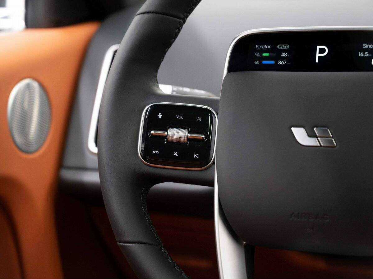 LiXiang L7 2023 года с пробегом. Фото: #13