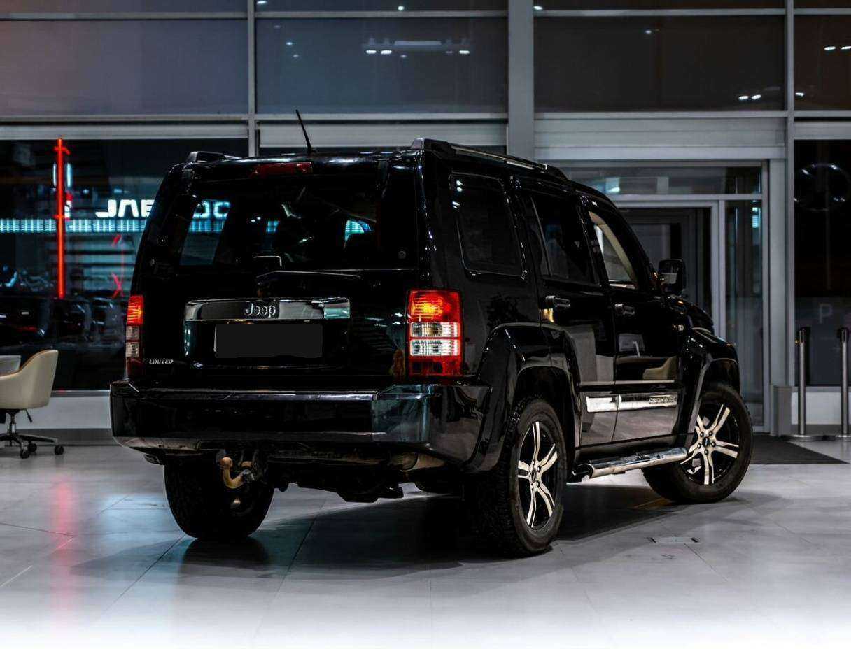 Jeep Cherokee 2010 года с пробегом. Фото: #2