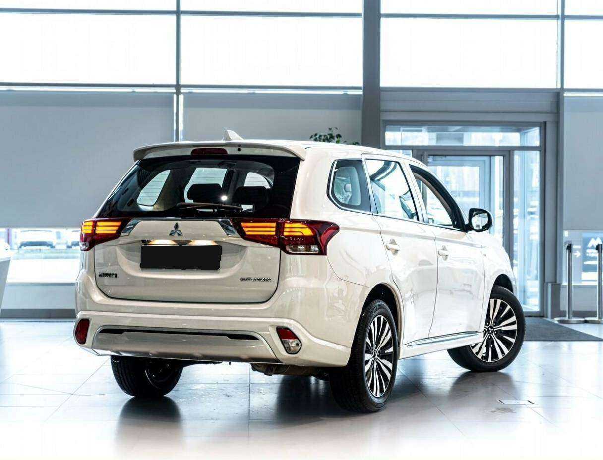 Mitsubishi Outlander 2022 года с пробегом. Фото: #2