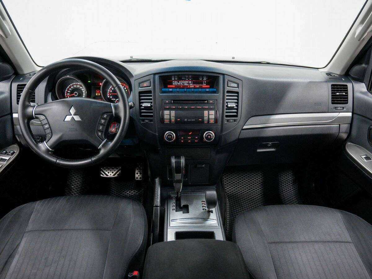 Mitsubishi Pajero 2011 года с пробегом. Фото: #11