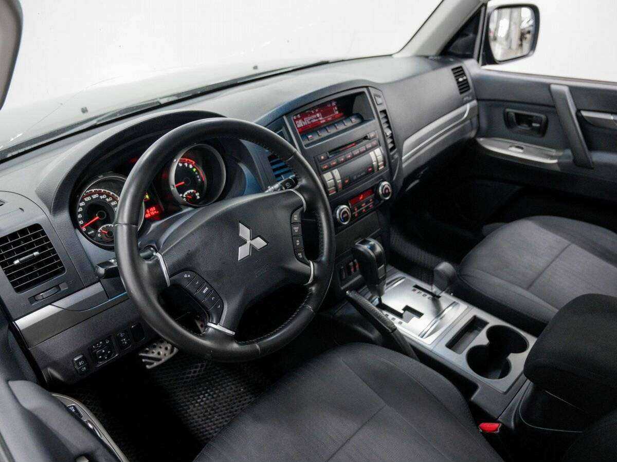 Mitsubishi Pajero 2011 года с пробегом. Фото: #16
