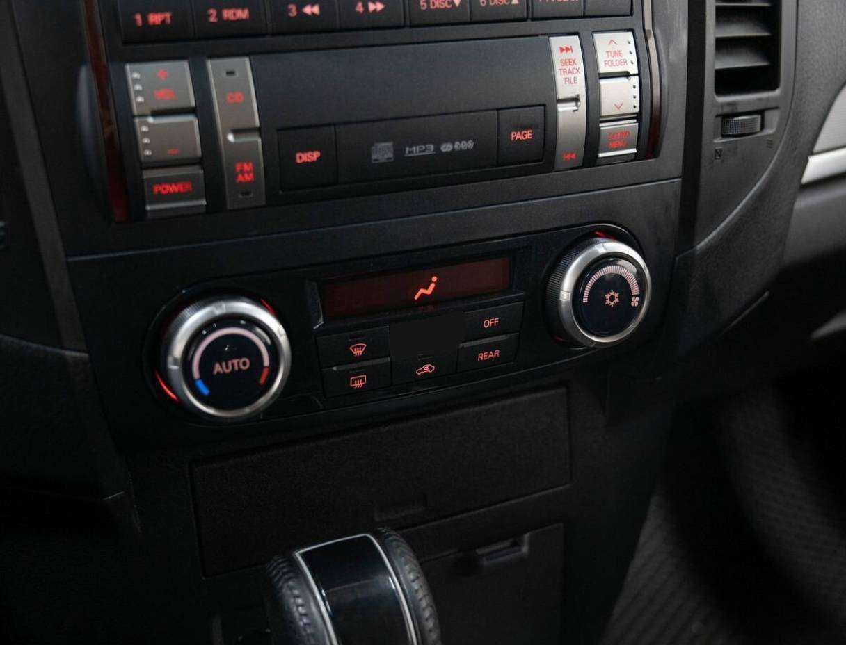 Mitsubishi Pajero 2011 года с пробегом. Фото: #22