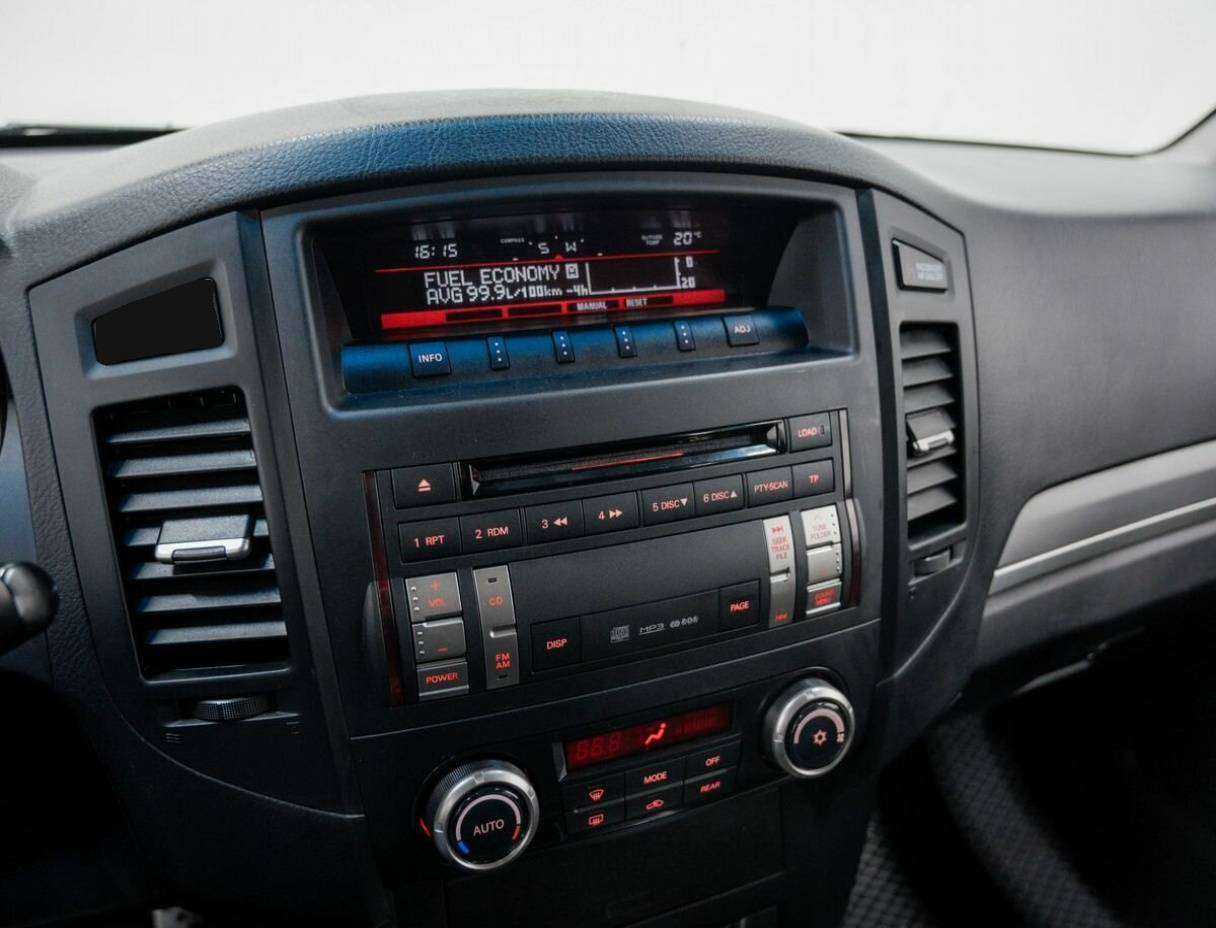 Mitsubishi Pajero 2011 года с пробегом. Фото: #23