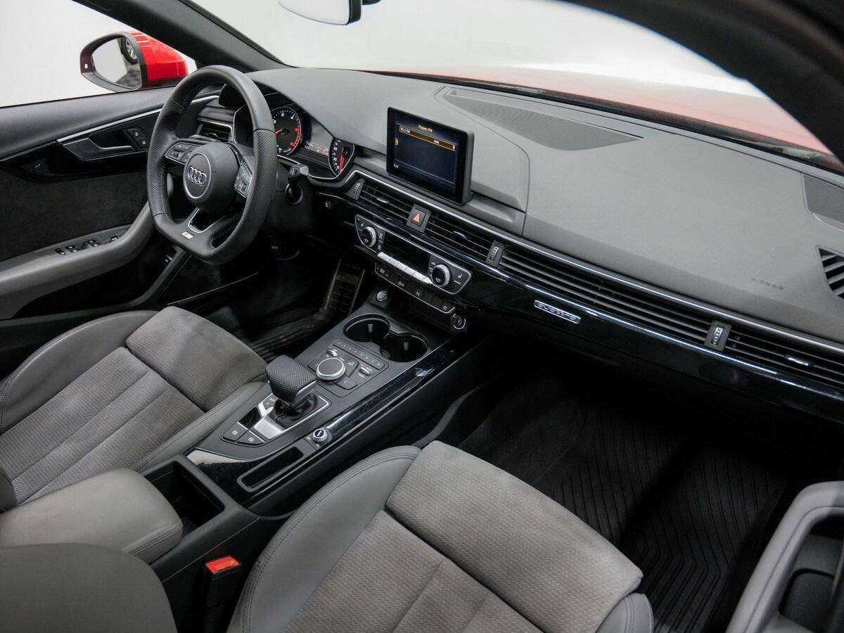 Audi A4 2019 года с пробегом. Фото: #7
