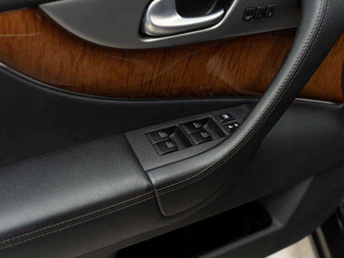 Infiniti FX 2011 года с пробегом. Фото: #14