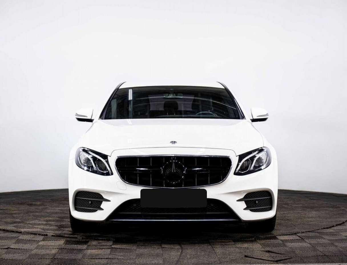 Mercedes-Benz E-Класс 2018 года с пробегом. Фото: #1