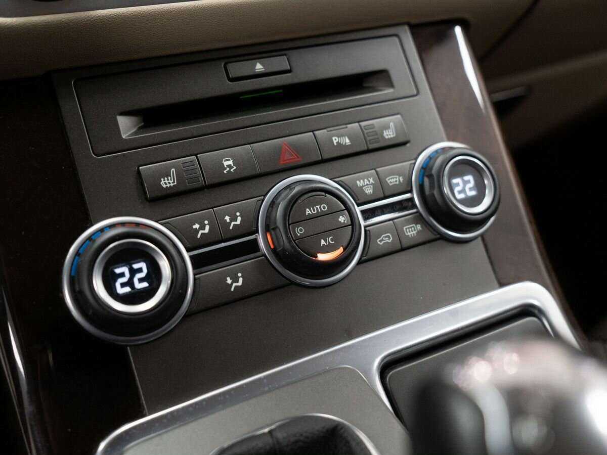 Land Rover Range Rover Sport 2010 года с пробегом. Фото: #10