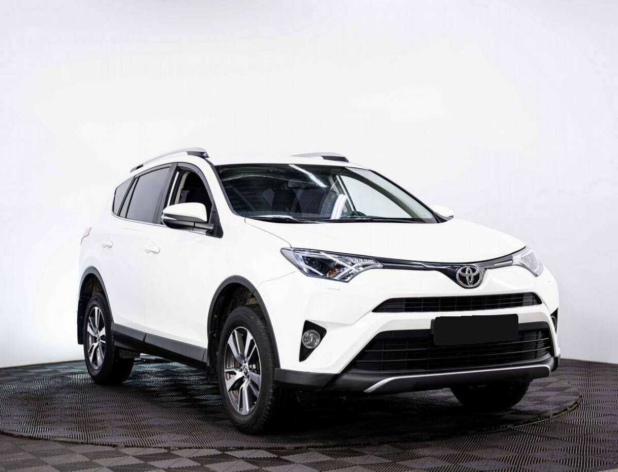 Toyota RAV4 2017 года с пробегом. Фото: #2