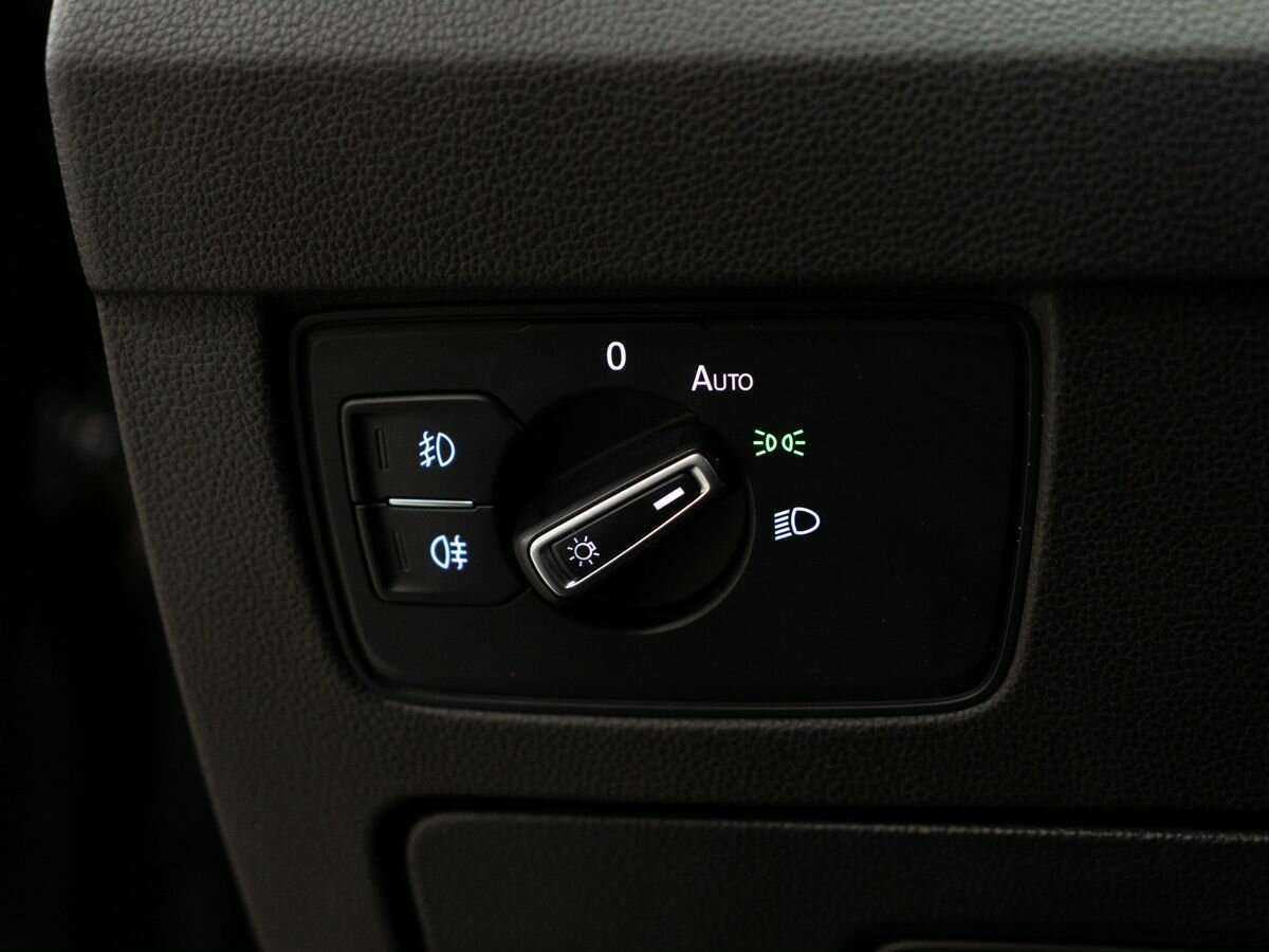 Б/У Фольксваген Пассат 2017 года. Фото: #16