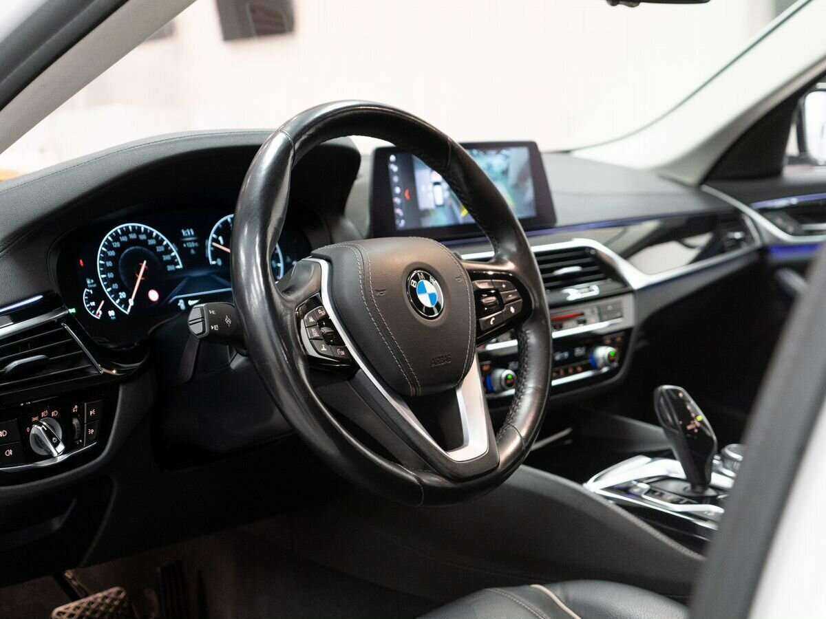 BMW 5 серии 2018 года с пробегом. Фото: #4