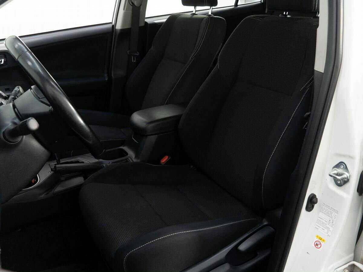 Toyota RAV4 2018 года с пробегом. Фото: #8