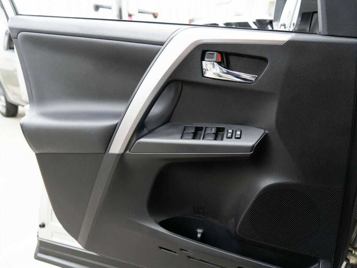 Toyota RAV4 2016 года с пробегом. Фото: #14