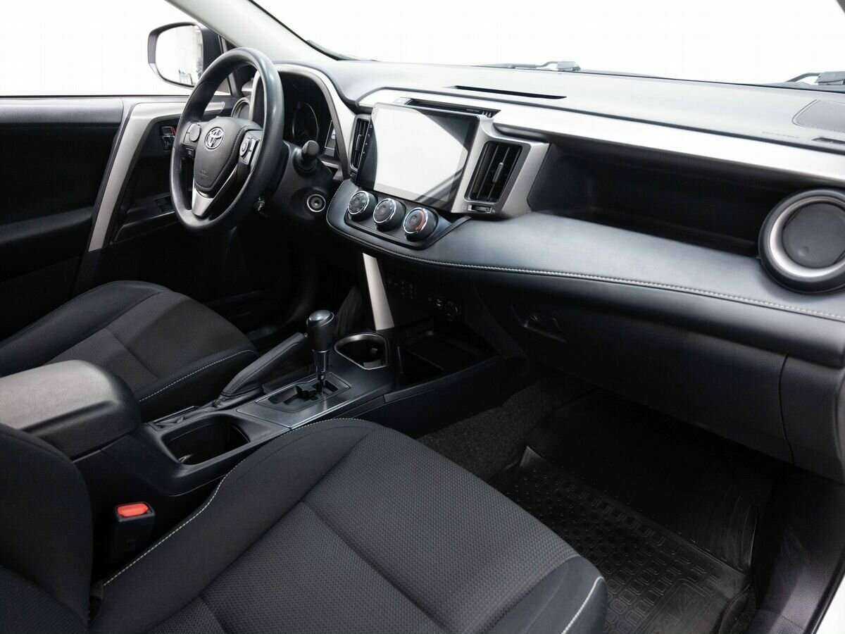 Toyota RAV4 2017 года с пробегом. Фото: #13