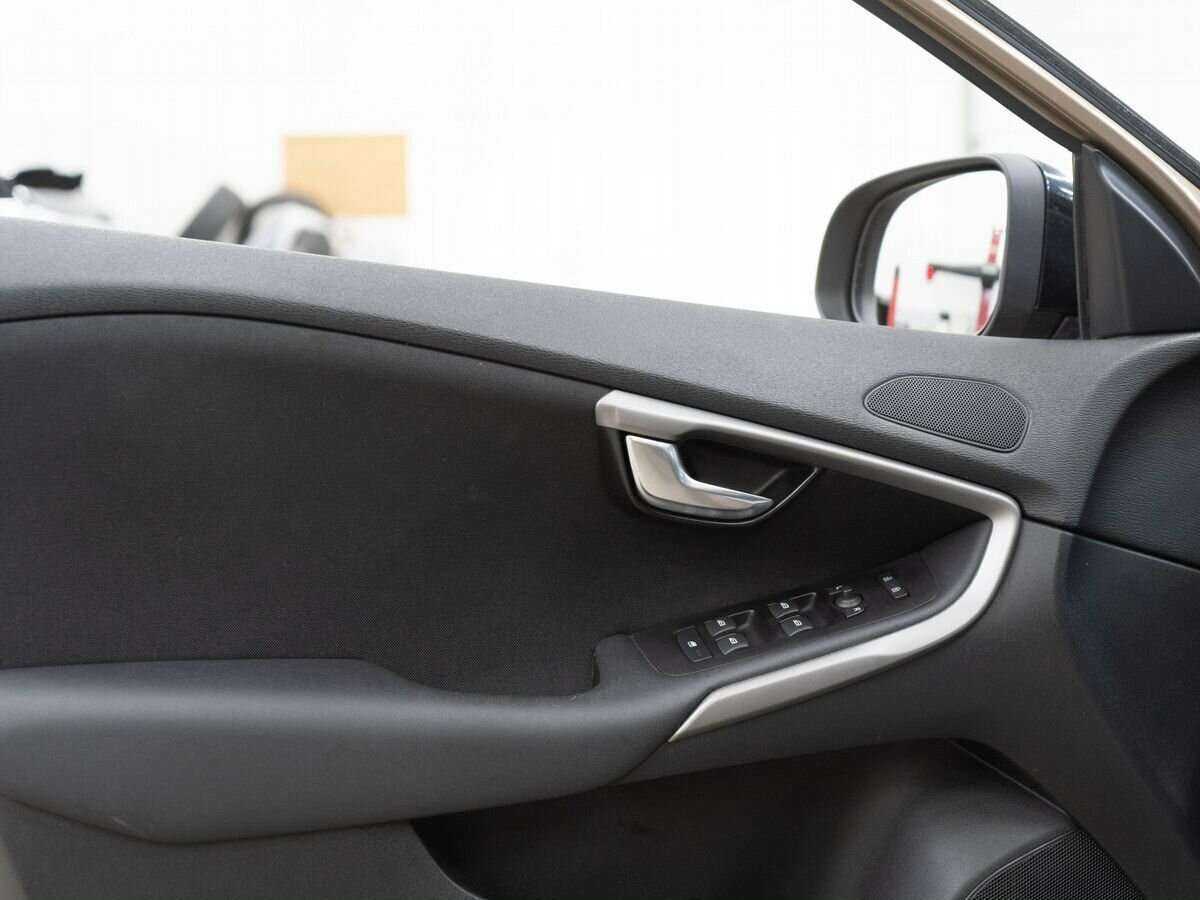 Volvo V40 Cross Country 2013 года с пробегом. Фото: #13