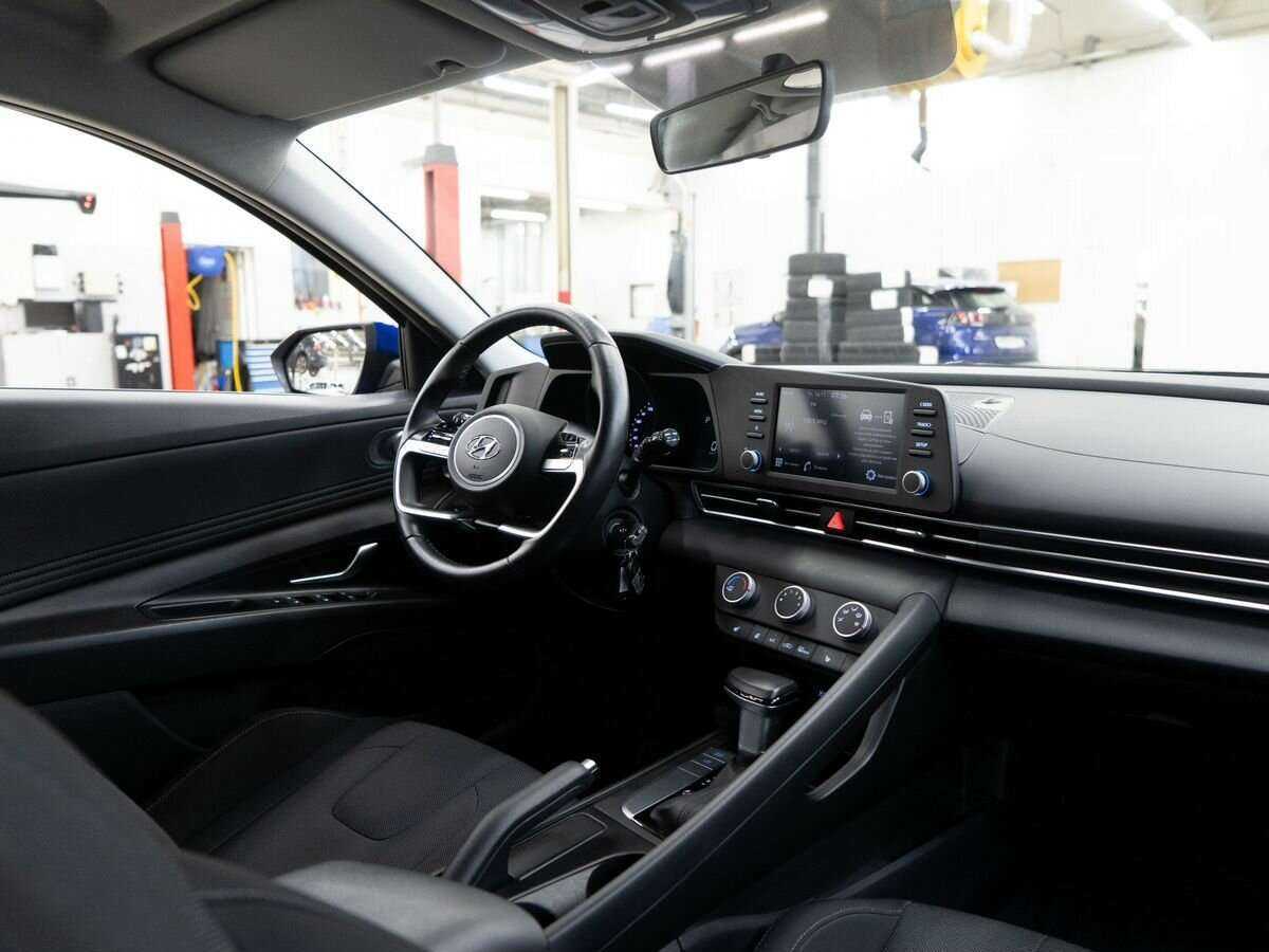 Hyundai Elantra 2021 года с пробегом. Фото: #15