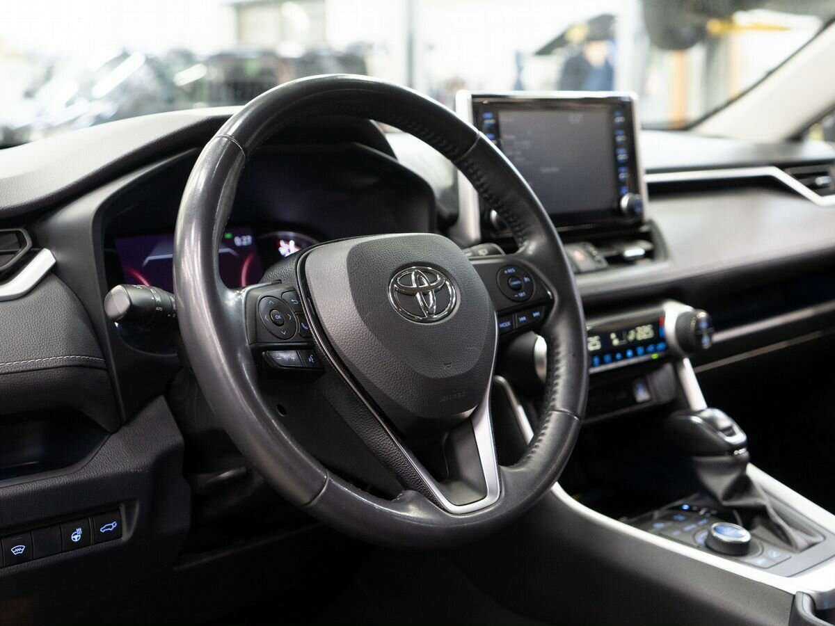 Toyota RAV4 2020 года с пробегом. Фото: #4