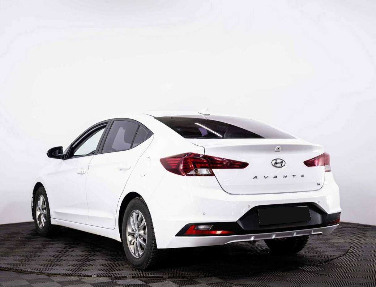 Hyundai Avante 2018 года с пробегом. Фото: #3