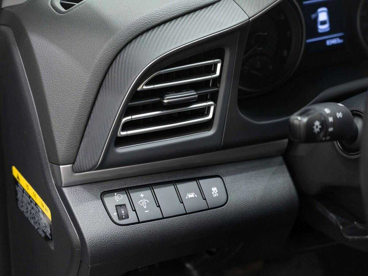 Hyundai Avante 2018 года с пробегом. Фото: #18