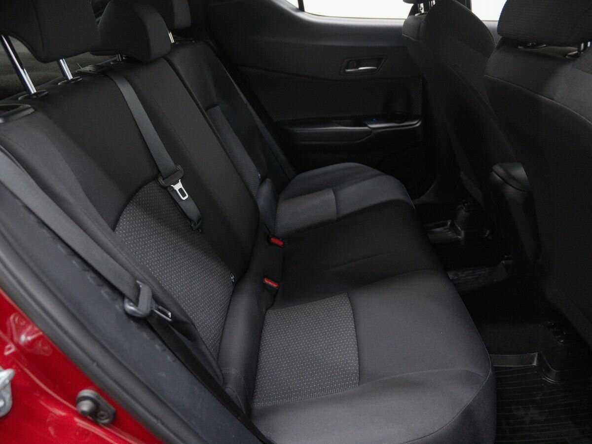 Toyota C-HR 2018 года с пробегом. Фото: #6