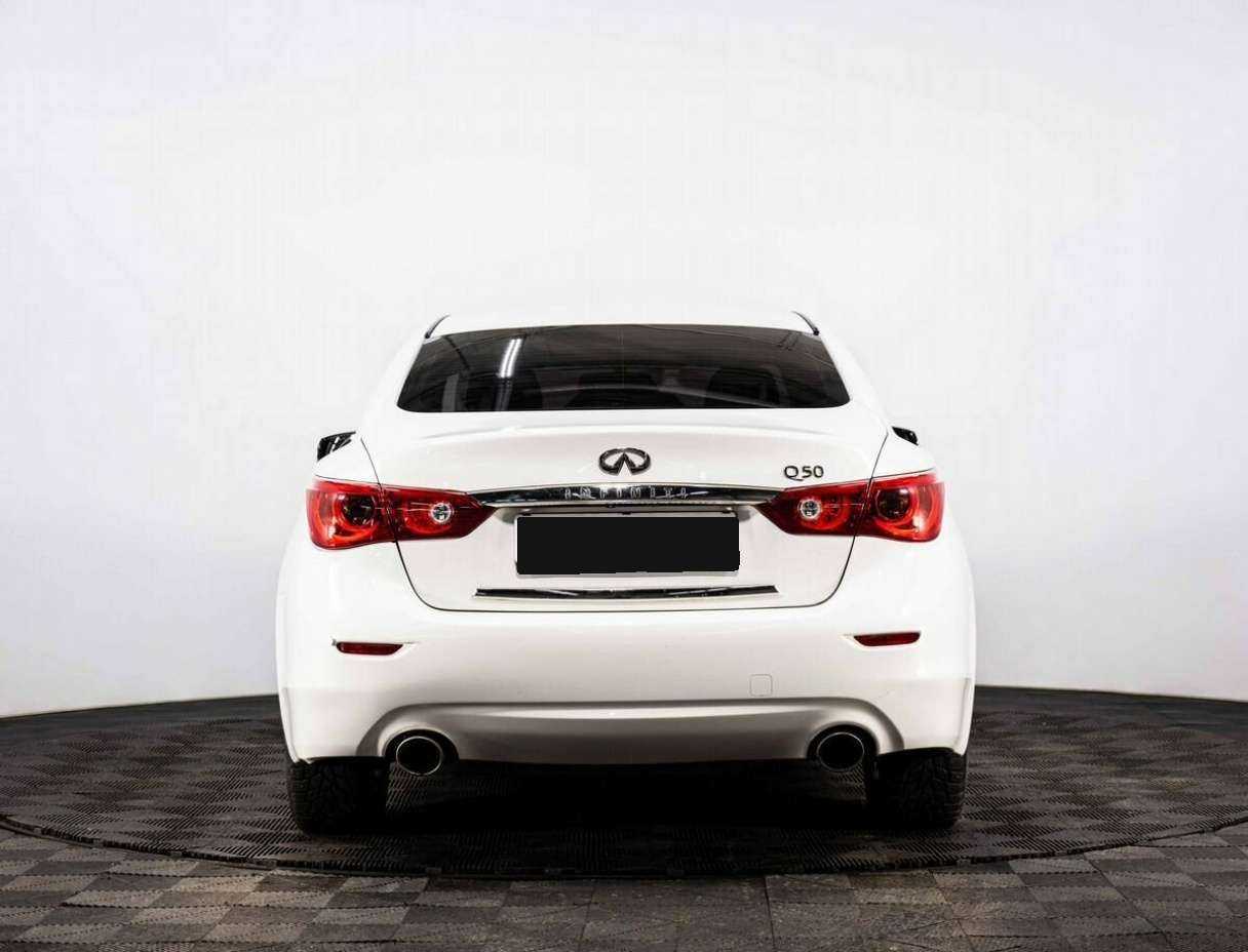 Infiniti Q50 2015 года с пробегом. Фото: #1