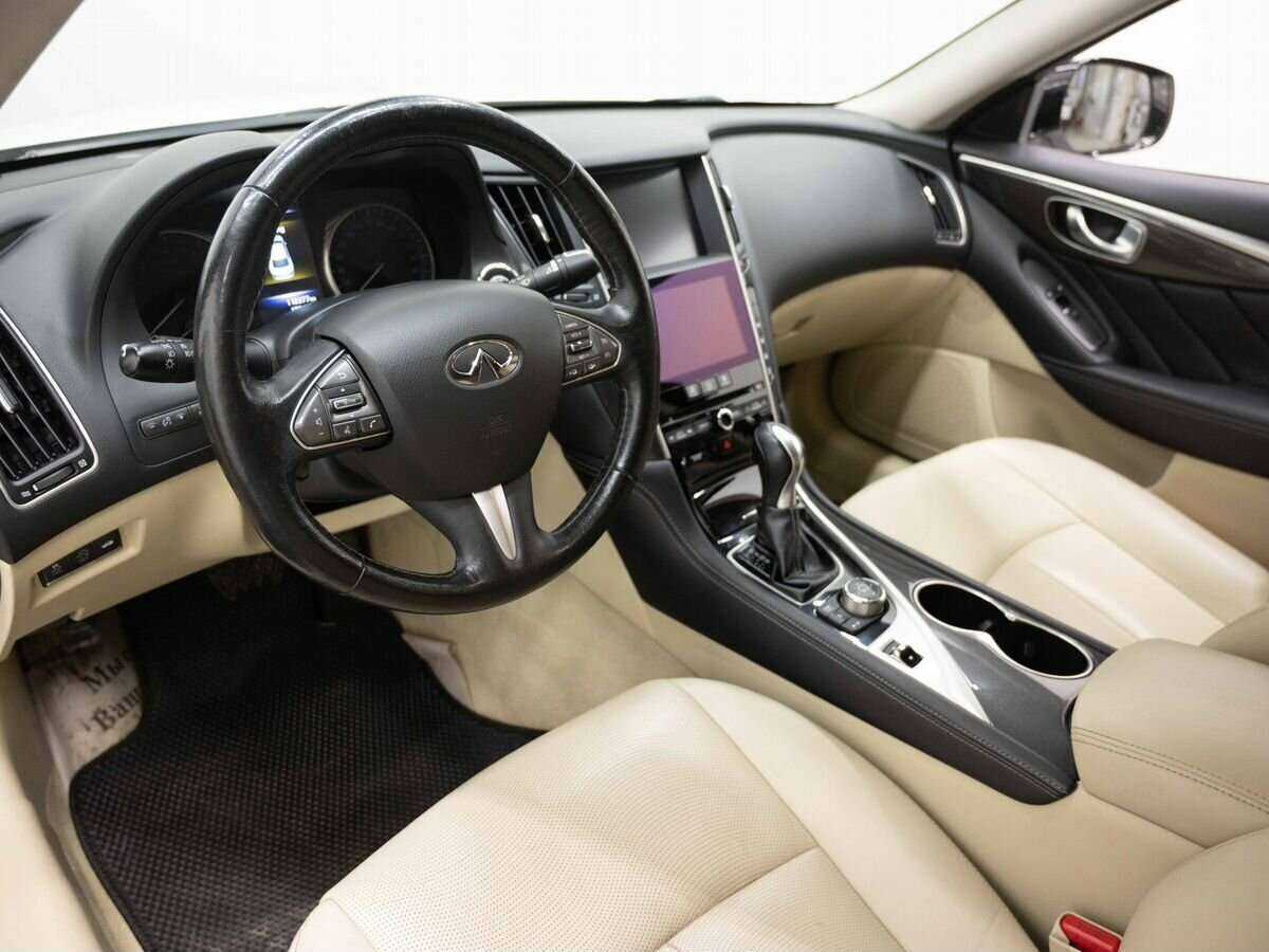 Infiniti Q50 2015 года с пробегом. Фото: #2