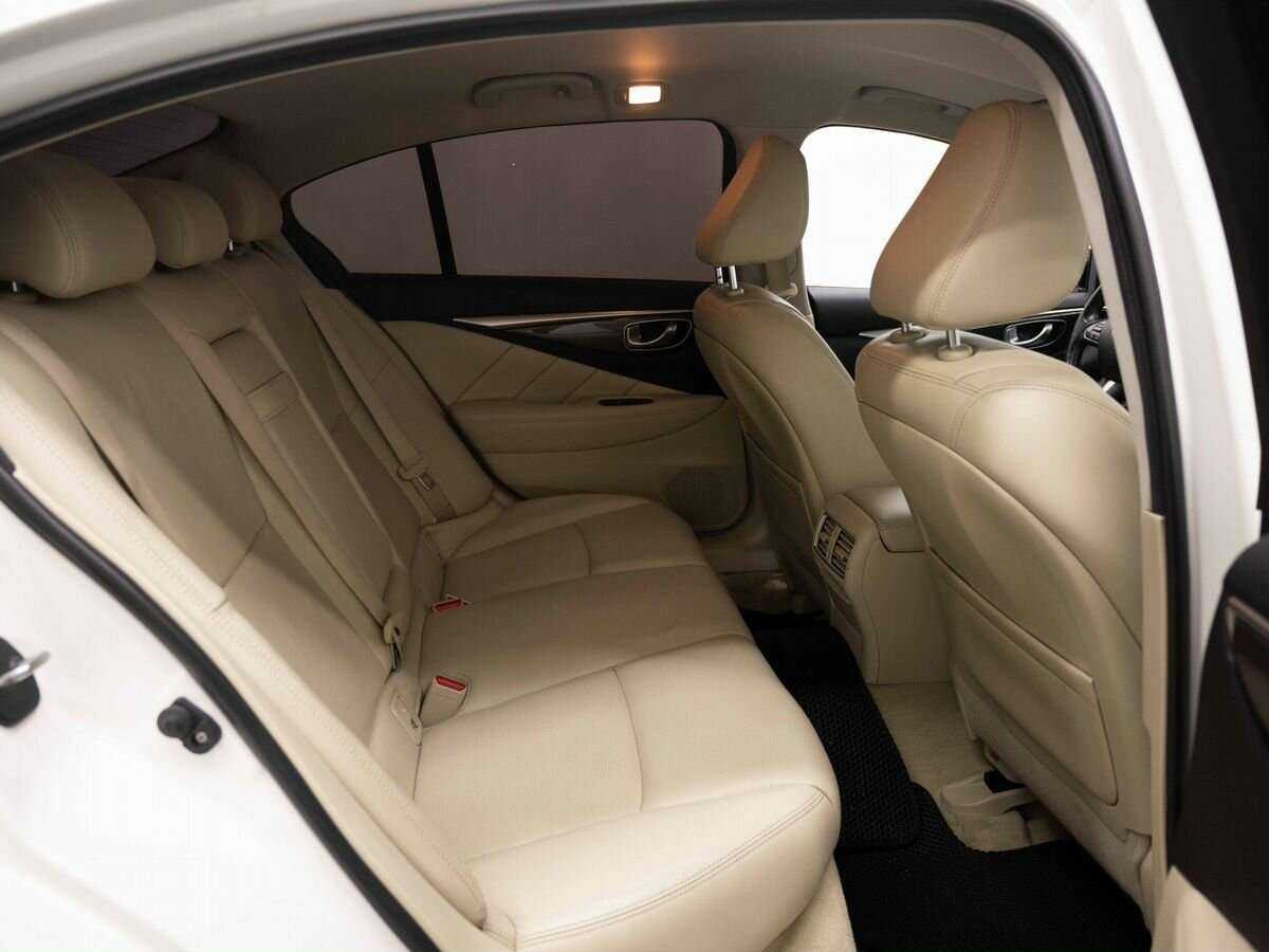 Infiniti Q50 2015 года с пробегом. Фото: #5