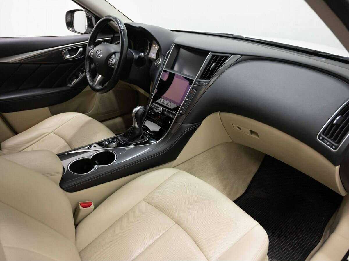 Infiniti Q50 2015 года с пробегом. Фото: #6