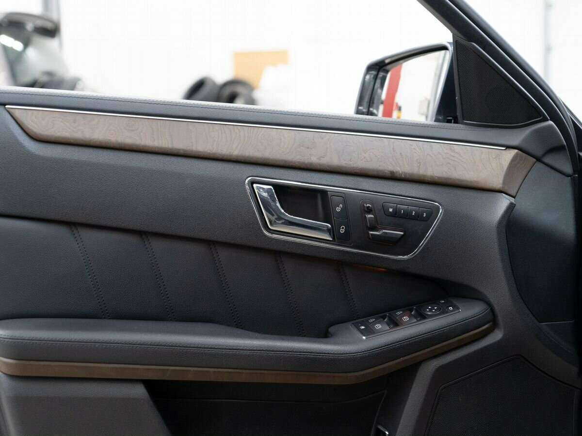 Mercedes-Benz E-Класс 2011 года с пробегом. Фото: #14