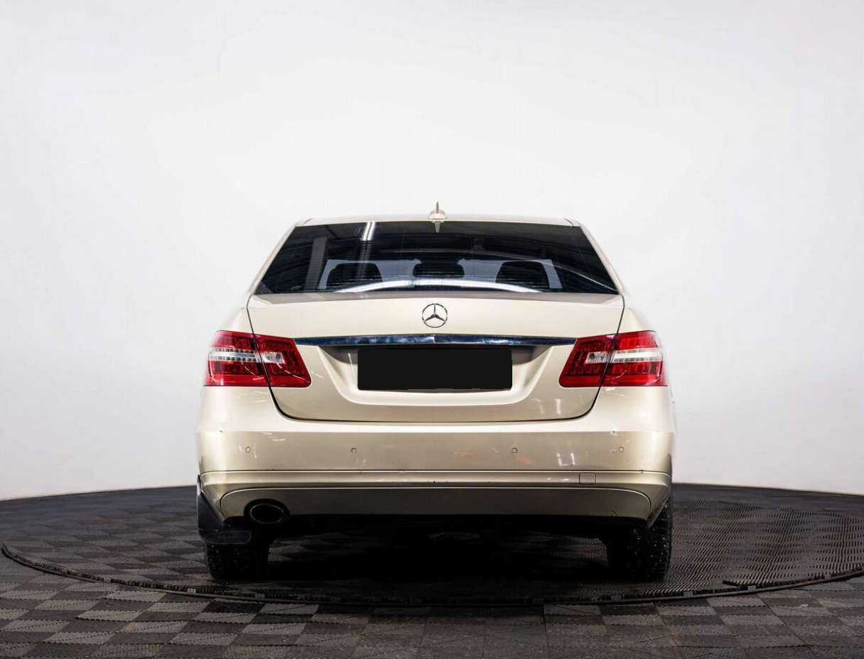 Mercedes-Benz E-Класс 2010 года с пробегом. Фото: #2