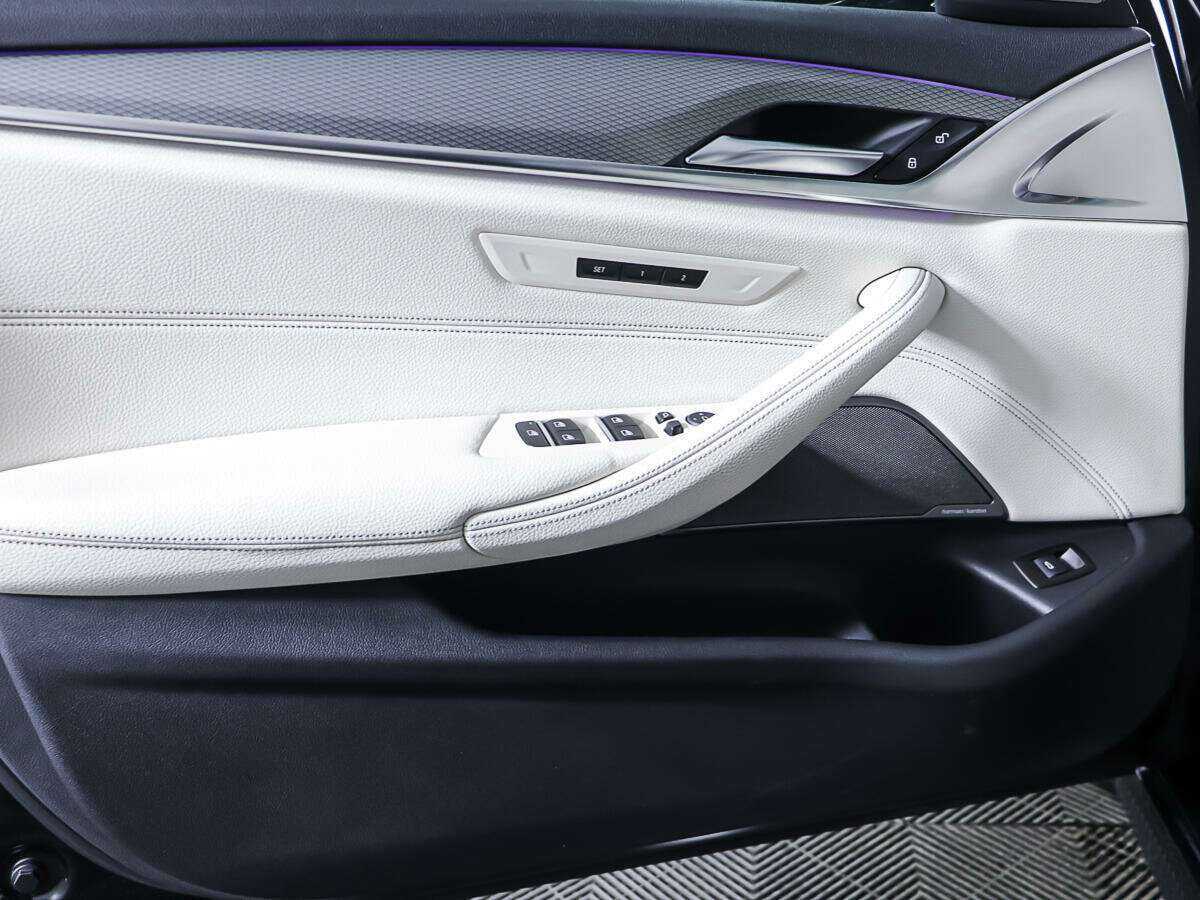 BMW 5 серии 2019 года с пробегом. Фото: #16