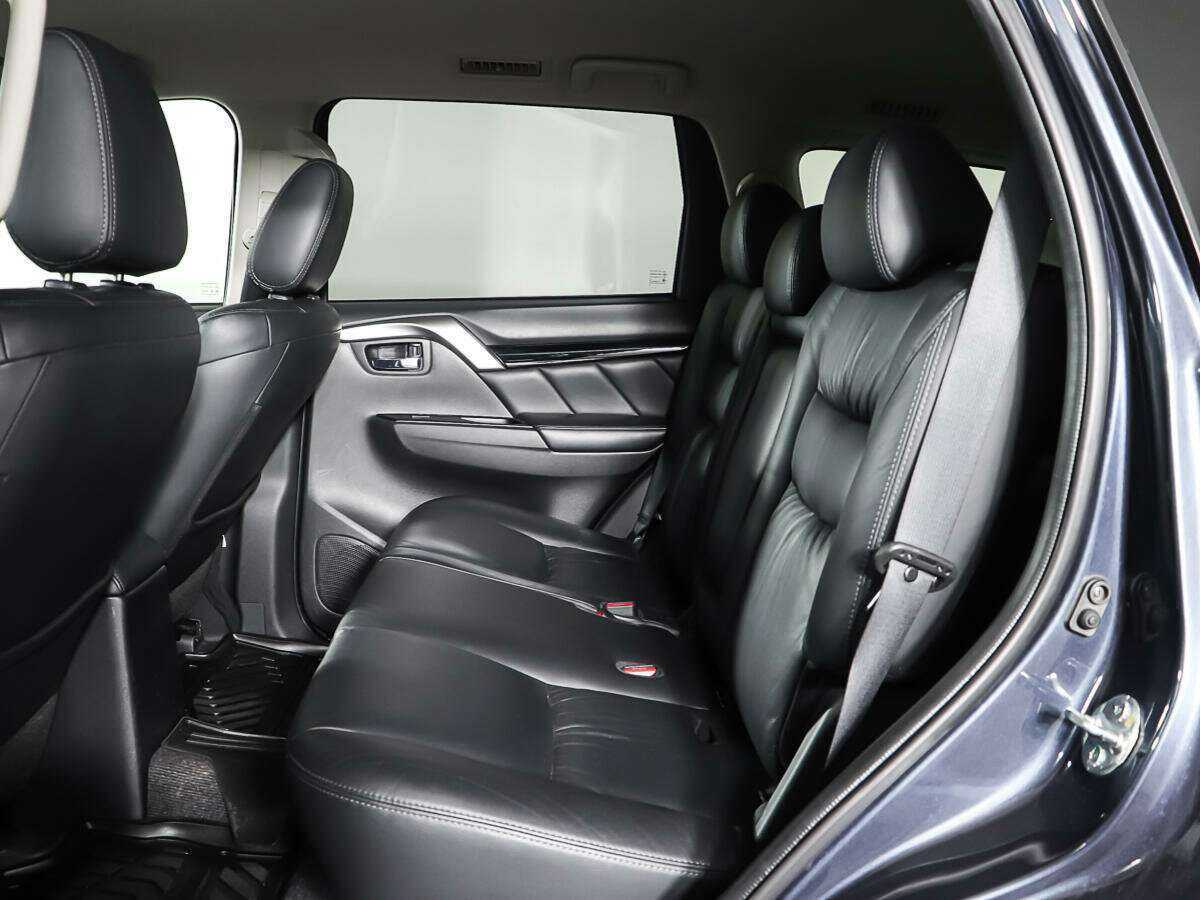 Mitsubishi Pajero Sport 2018 года с пробегом. Фото: #9