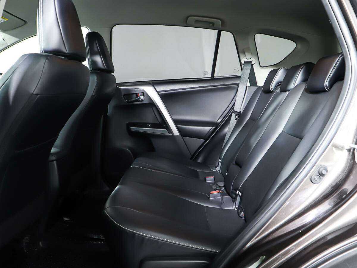 Toyota RAV4 2018 года с пробегом. Фото: #9