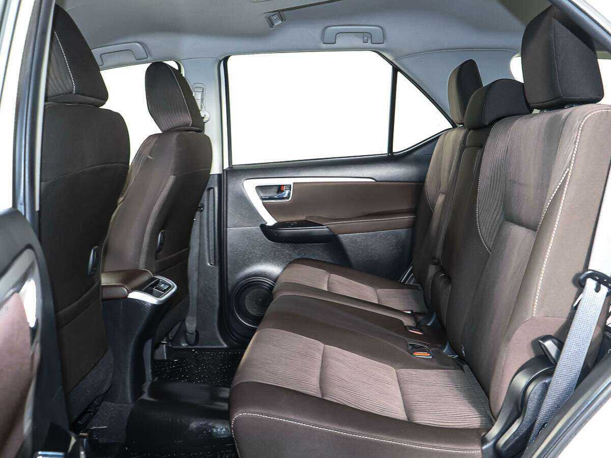 Toyota Fortuner 2019 года с пробегом. Фото: #9