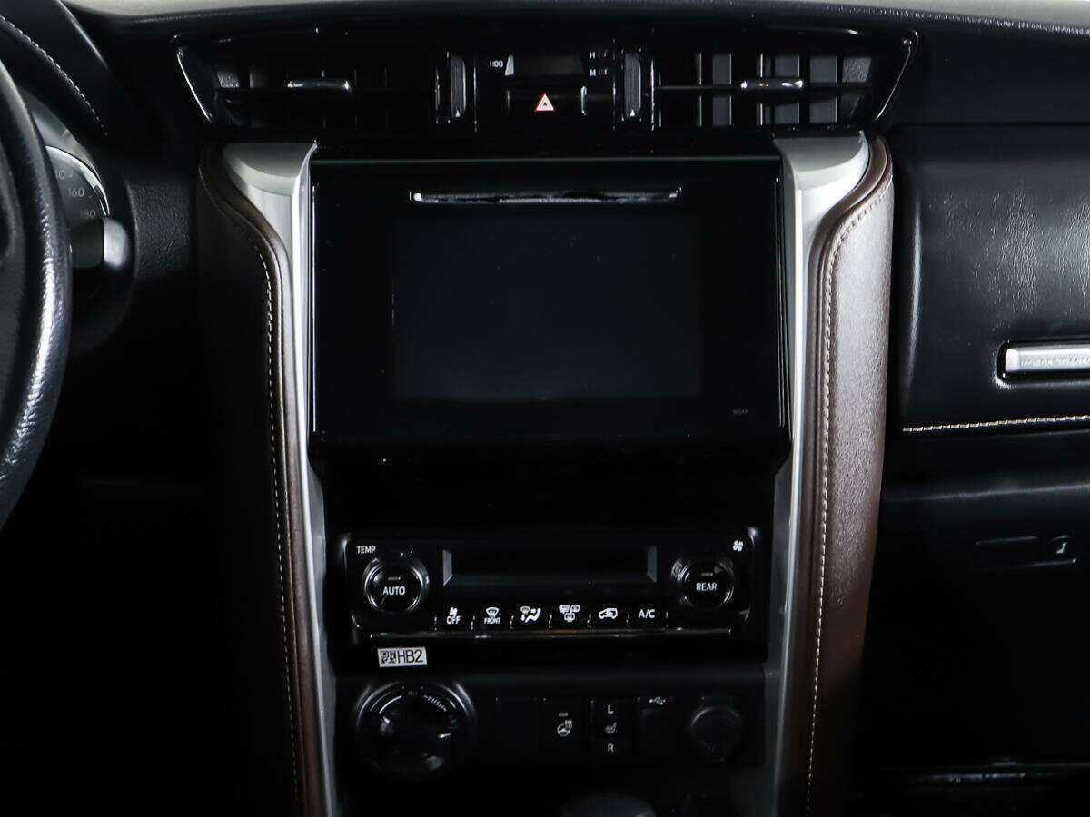 Toyota Fortuner 2019 года с пробегом. Фото: #11