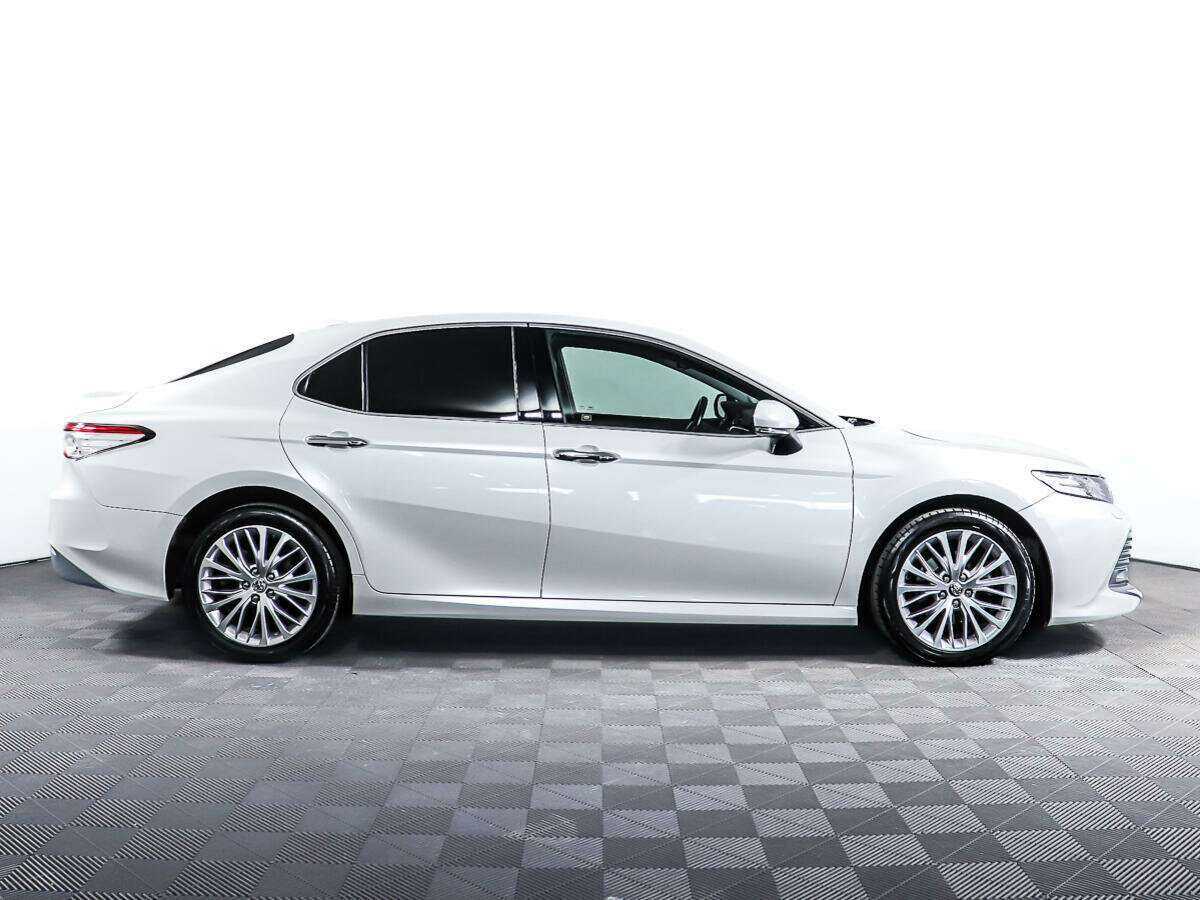 Toyota Camry 2019 года с пробегом. Фото: #3
