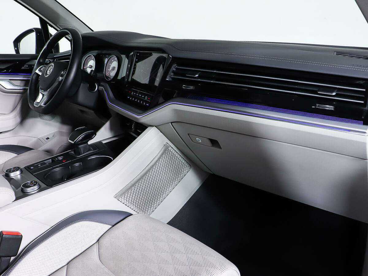 Volkswagen Touareg 2020 года с пробегом. Фото: #9