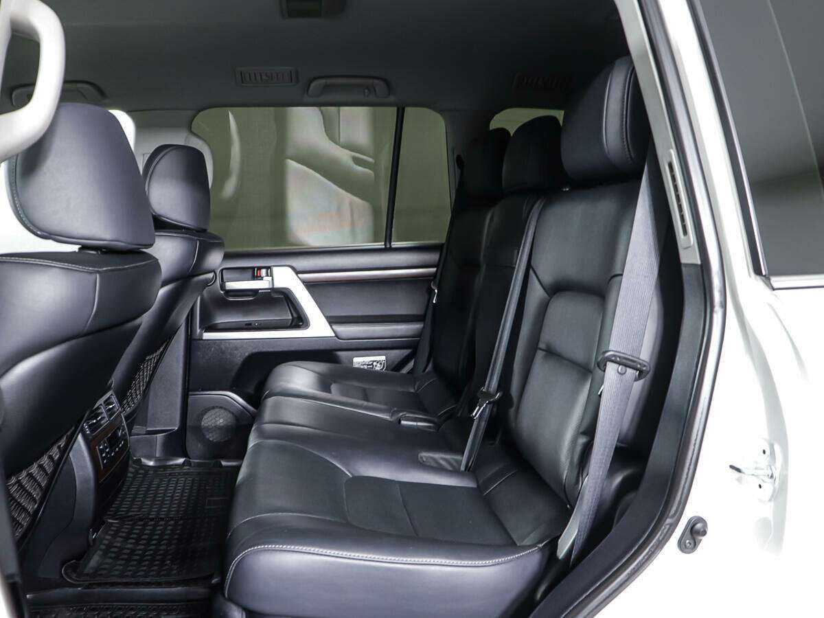 Toyota Land Cruiser 2020 года с пробегом. Фото: #9
