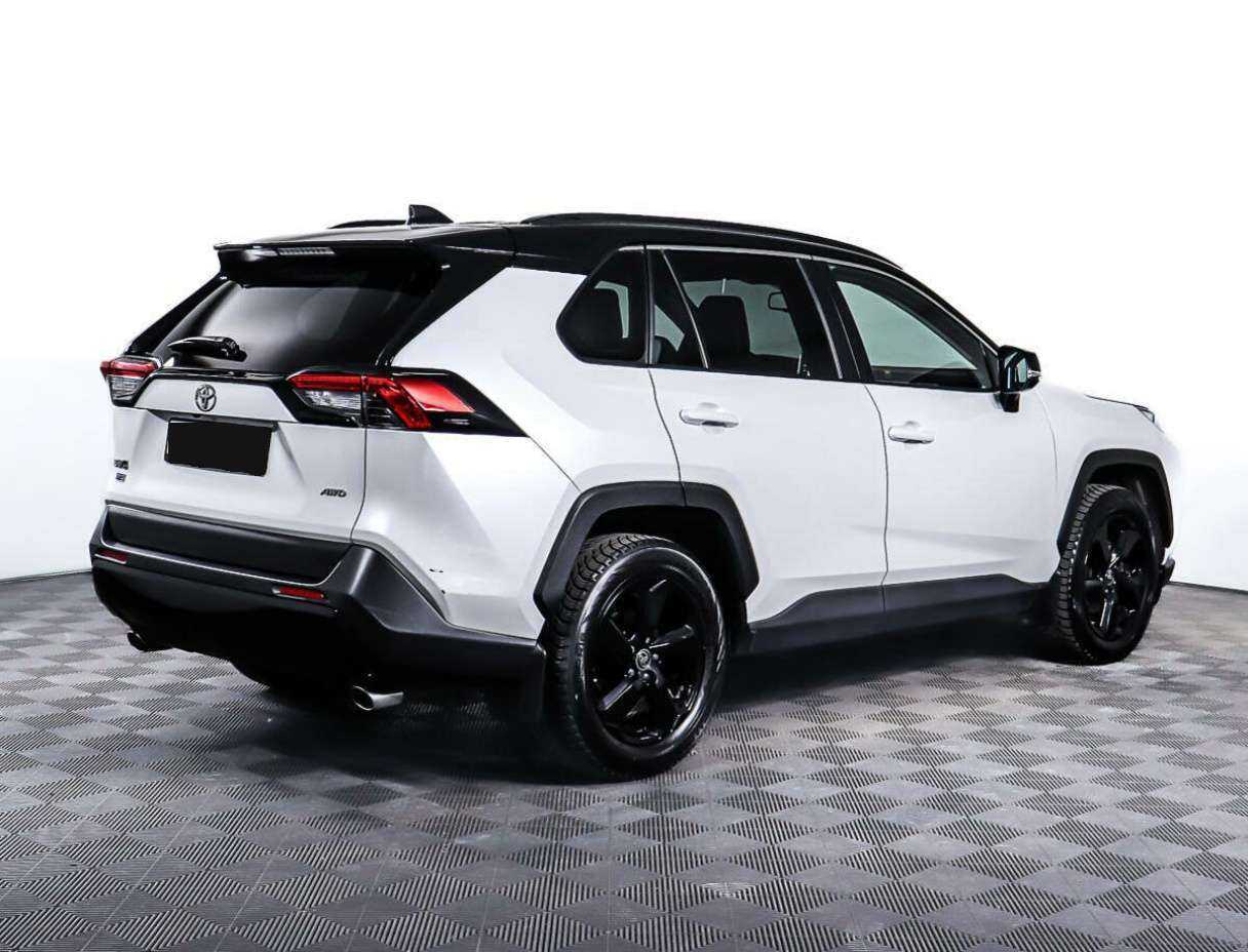 Toyota RAV4 2021 года с пробегом. Фото: #4