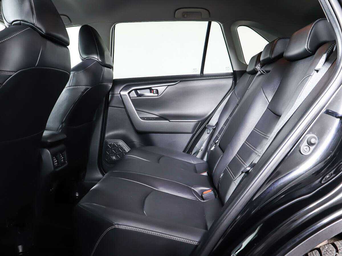 Toyota RAV4 2021 года с пробегом. Фото: #9