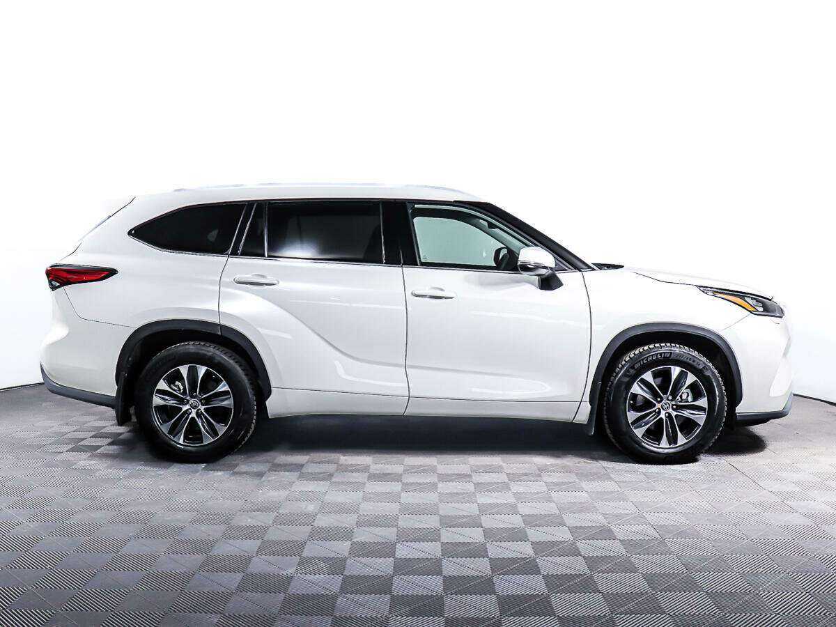 Toyota Highlander 2021 года с пробегом. Фото: #3