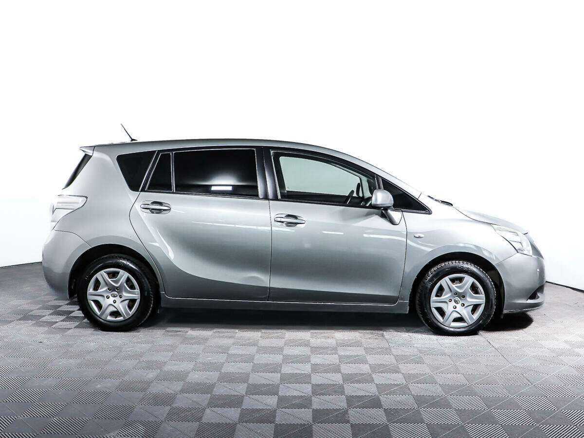 Toyota Verso 2011 года с пробегом. Фото: #3